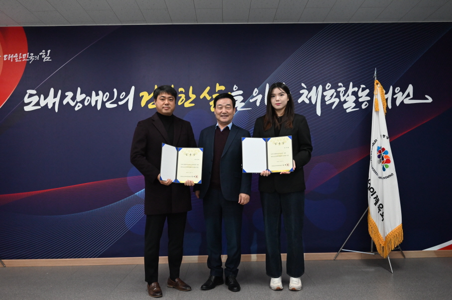 신규직원 임용장 전달